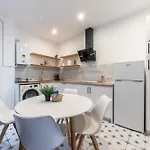 Urban & Cozy In Apartment