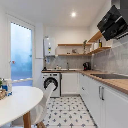 Urban & Cozy In Apartment